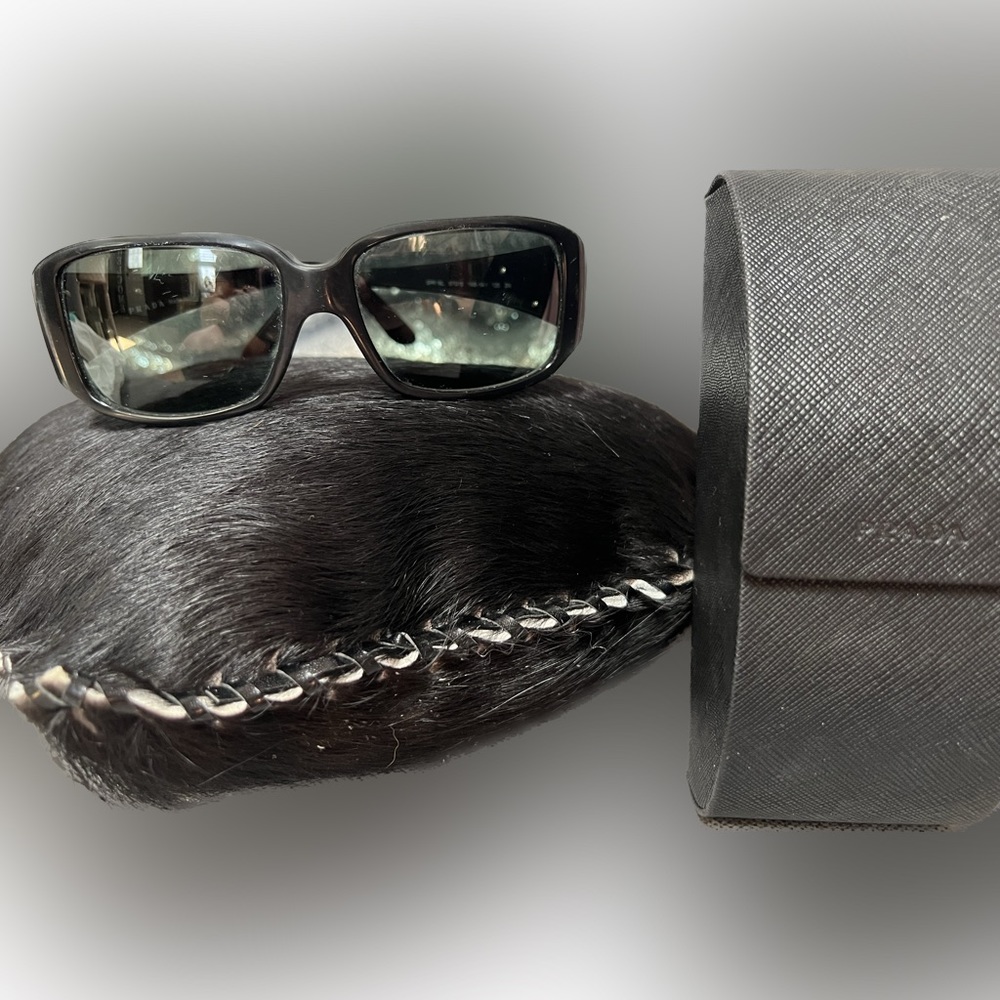 COPY - 😎 VINTAGE BLACK PRADA SUNGLASSES😎